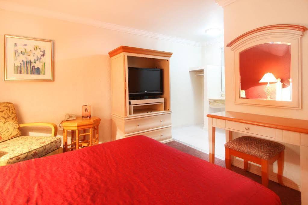 Hotel Azteca De Oro Мехикали Екстериор снимка