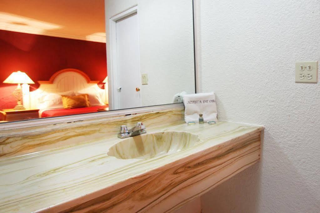 Hotel Azteca De Oro Мехикали Екстериор снимка