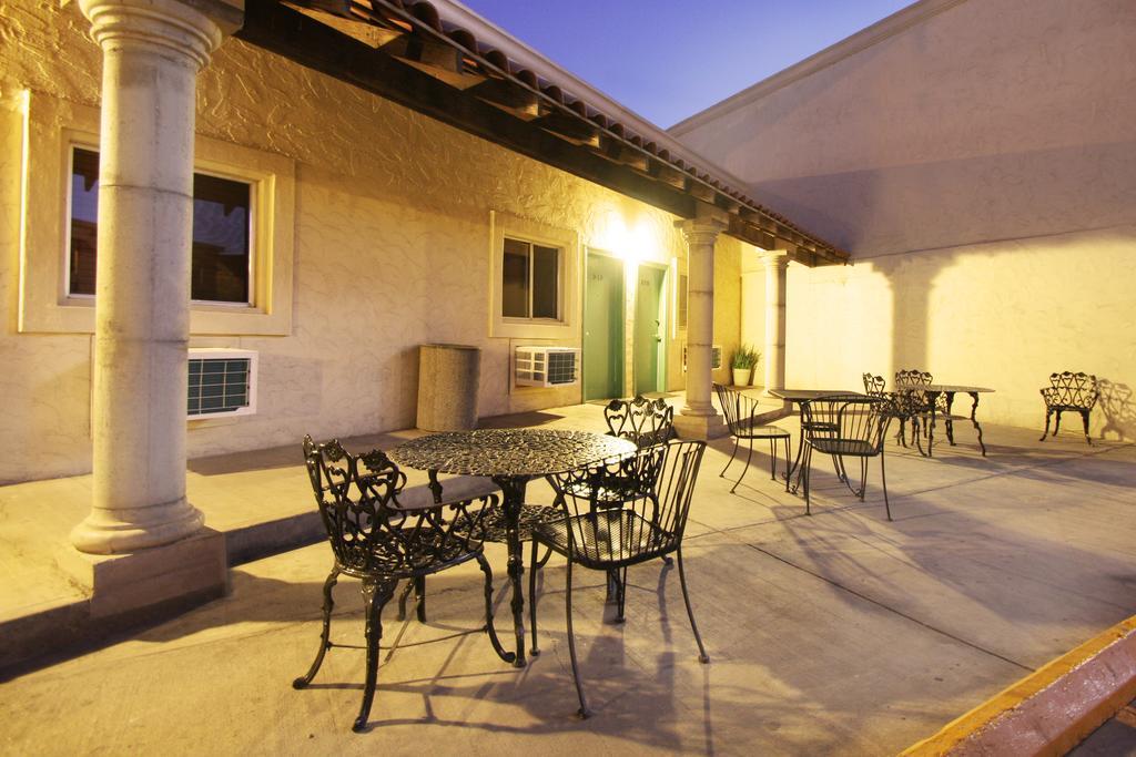 Hotel Azteca De Oro Мехикали Екстериор снимка