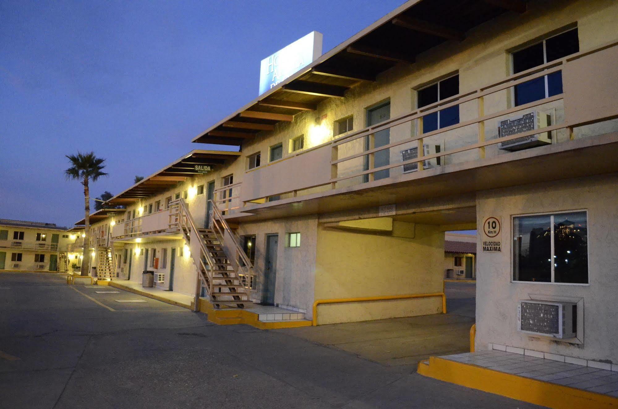 Hotel Azteca De Oro Мехикали Екстериор снимка