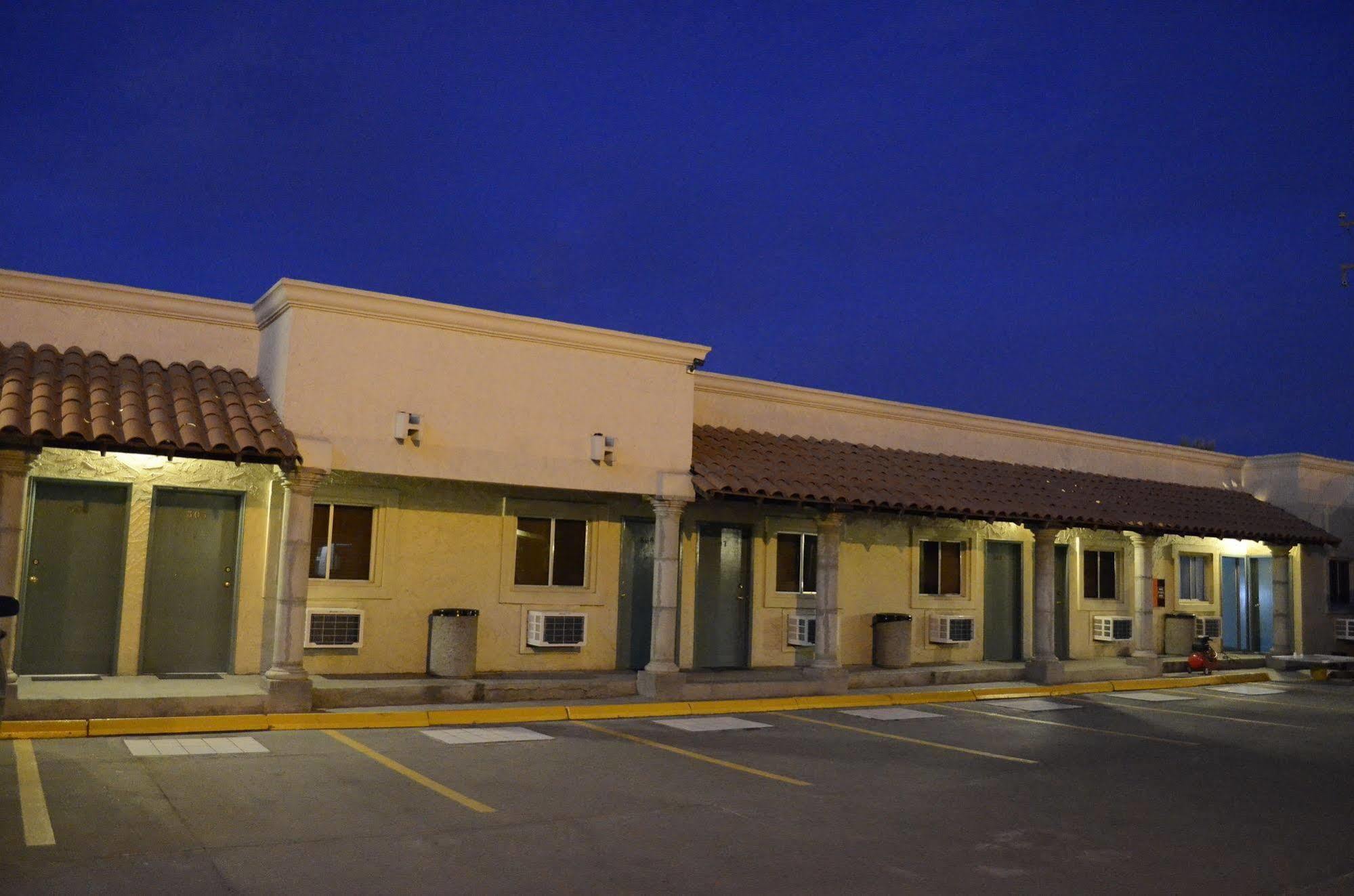 Hotel Azteca De Oro Мехикали Екстериор снимка